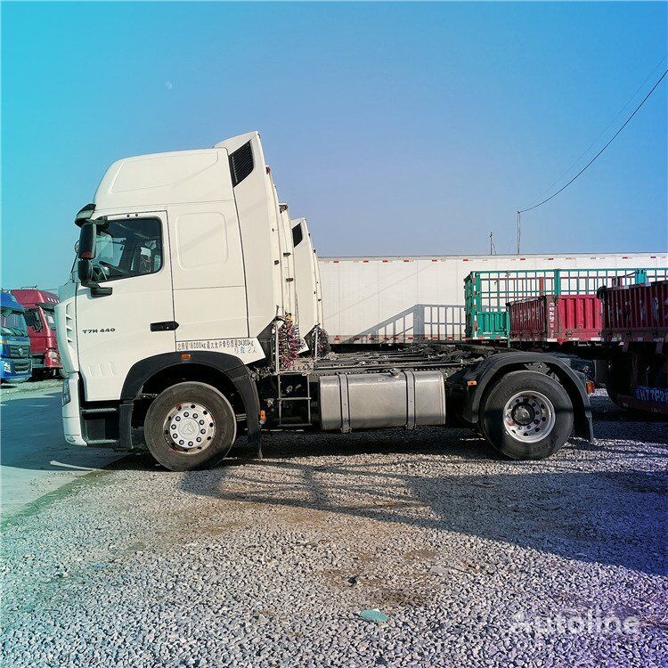 Cabeza tractora HOWO 4x2 drive 6 wheeled truck unit T7H: foto 3