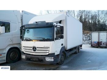 Camión caja cerrada Mercedes Atego