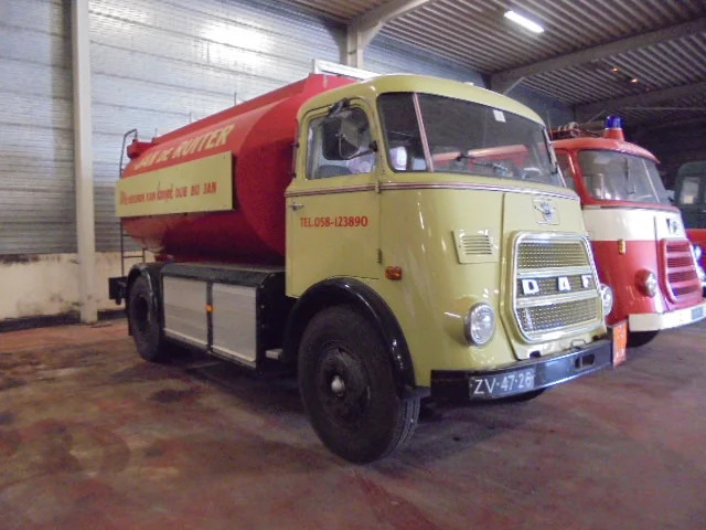 Camión cisterna para transporte de combustible DAF 1600 A1600DF 360: foto 2
