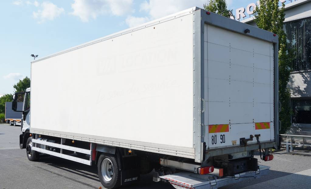 Camión caja cerrada Iveco Eurocargo 140-190 Euro6 / Container 18 pallets: foto 3