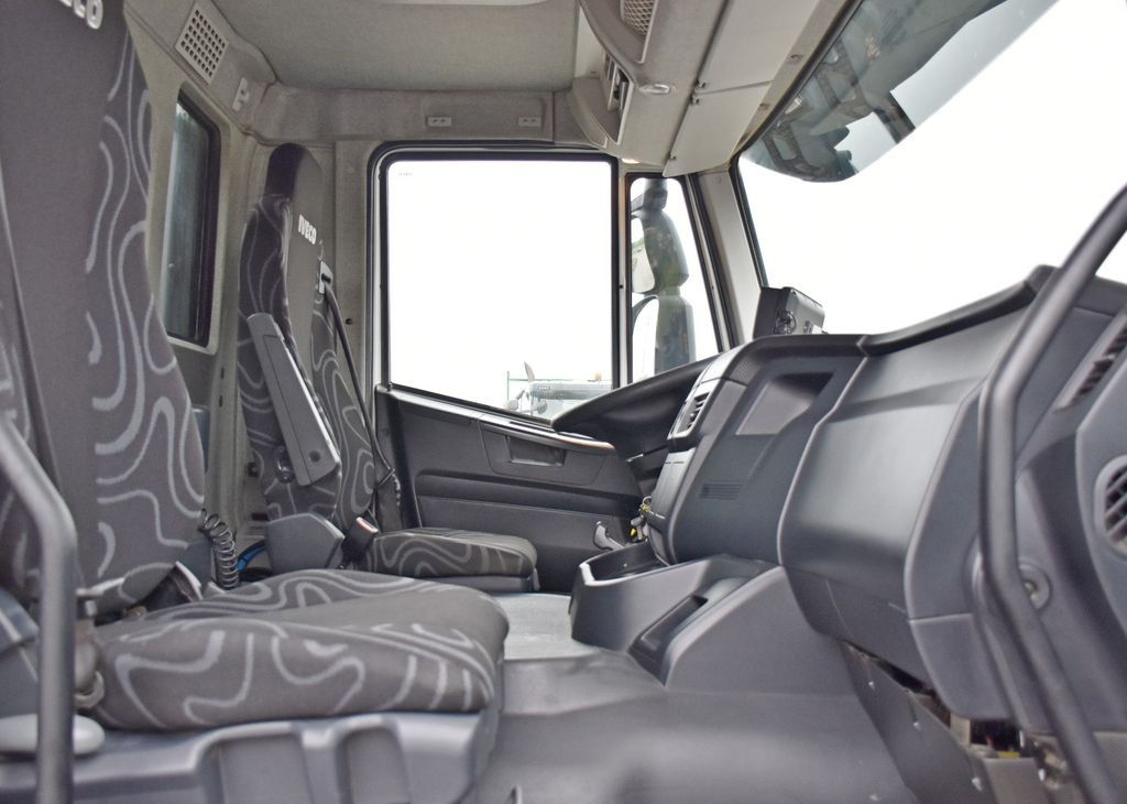 Camión volquete Iveco Trakker 410 Kipper 5,90m + BORDMATIC / 8x4: foto 11
