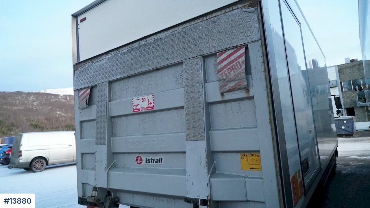 Camión caja cerrada Mercedes Atego: foto 7