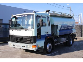 Camión cisterna para transporte de combustible Volvo FL610 STEEL TANK 8000 L: foto 1