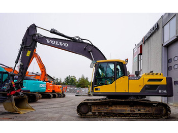 Excavadora de cadenas VOLVO EC220DL