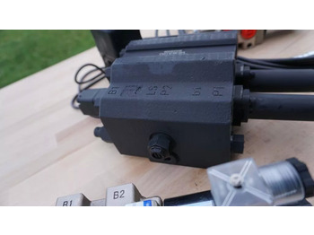 Cargador frontal para tractor para Camión Front loader valve with Load Sensing LS valve 4 function Joystick 90 l/min 24 gp Case IH: foto 5
