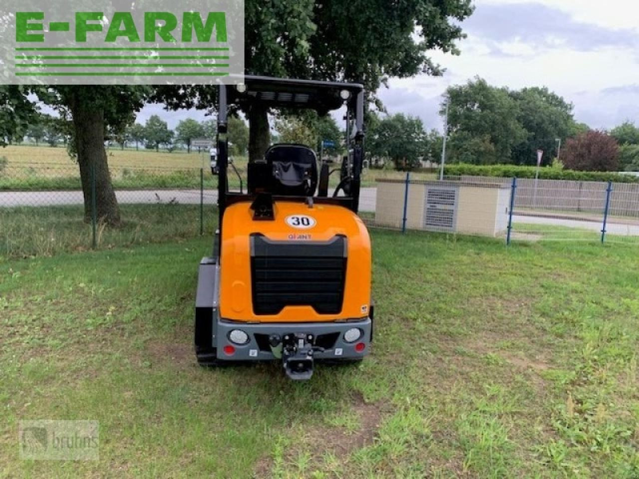 Tractor Giant g2700 hd+: foto 4