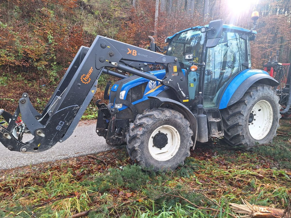 New Holland T 5.85  - Tractor: foto 1