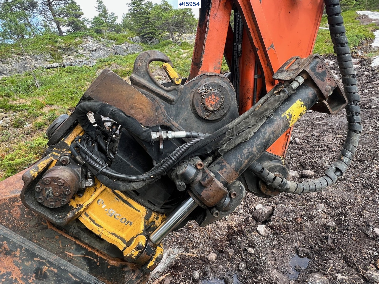 Excavadora Hitachi ZX135US-5B: foto 19