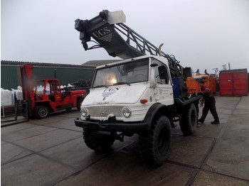 Unimog boormachine 406 - Perforadora