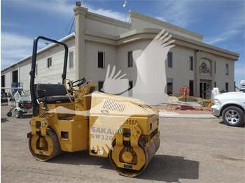  2006 SAKAI SW320 8664 - Rodillo