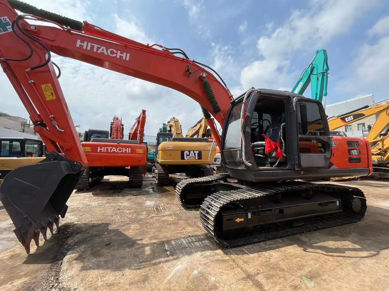 Excavadora de cadenas Used Hitachi ZX200 crawler Excavator, Japan Made used Hitachi ZX200  large Excavator: foto 2