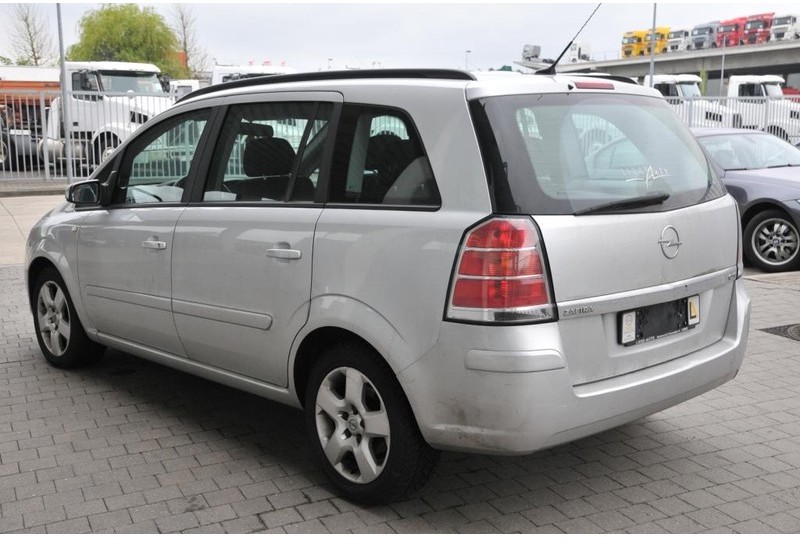 Coche Opel Zafira: foto 4