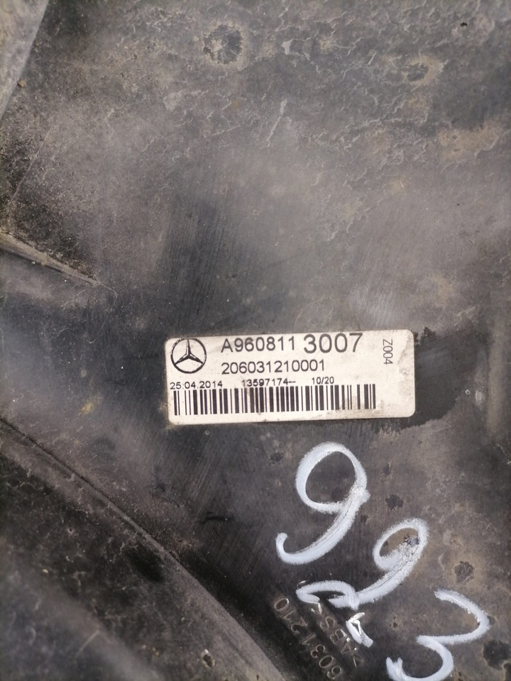 Pieza universal para Camión Mercedes-Benz Kabiini plastik A9608113007: foto 4