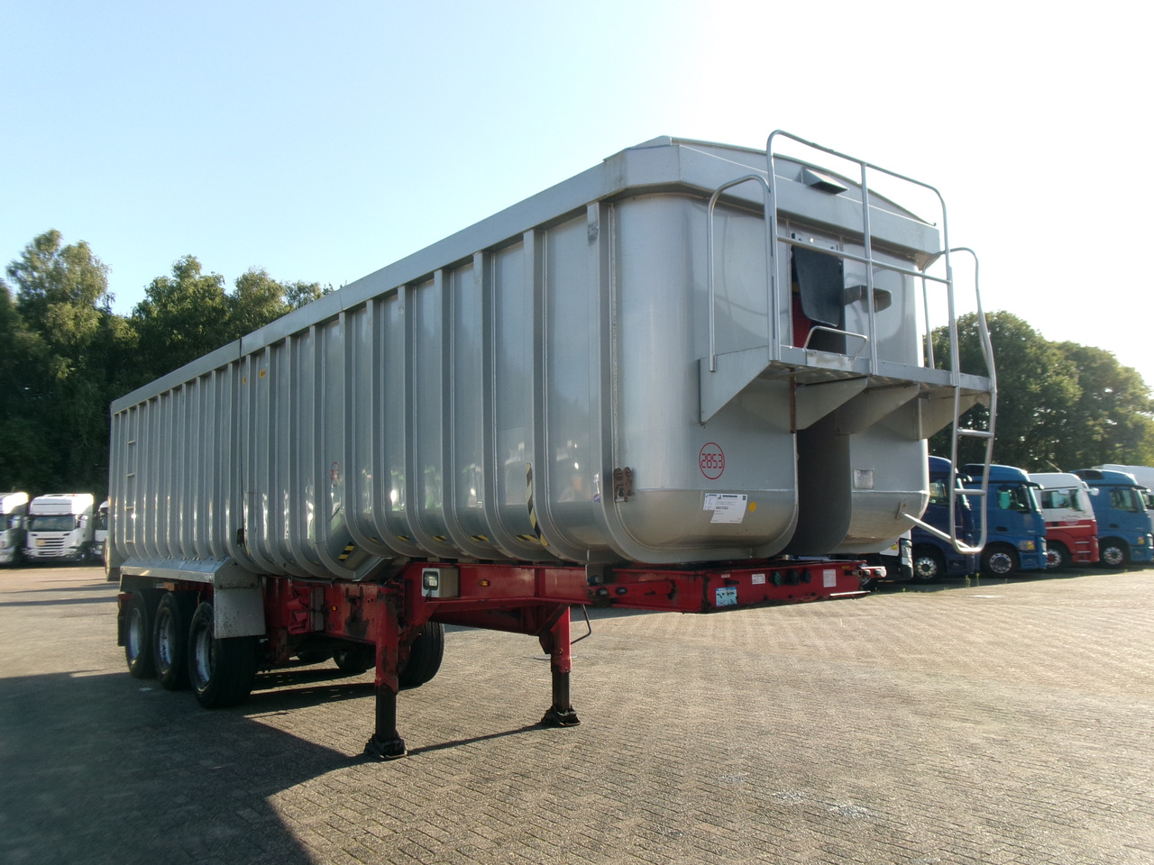 Semirremolque volquete Montracon Tipper trailer alu 50.5 m3 + tarpaulin: foto 2