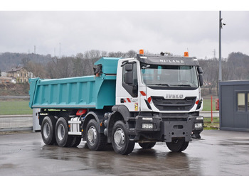 Camión volquete IVECO Trakker