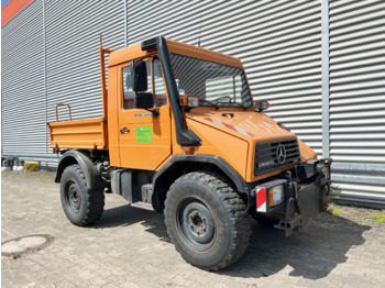 Camión volquete UNIMOG U90