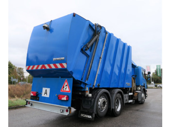 Camión de basura SCANIA P 320 DB 6x2 MNA Faun 526 Sidepress Rechtslenker