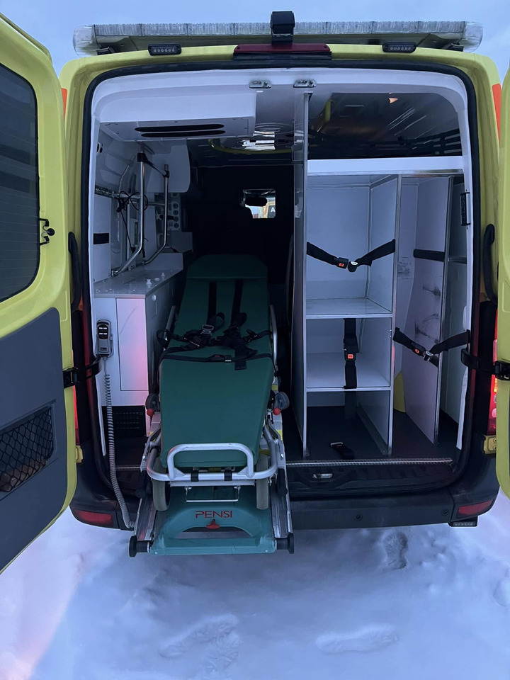 Ambulancia MERCEDES-BENZ Sprinter 319 3.0 ambulance/krankenwagen: foto 10
