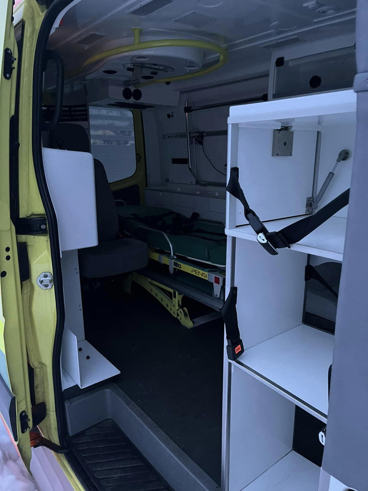 Ambulancia MERCEDES-BENZ Sprinter 319 3.0 ambulance/krankenwagen: foto 5
