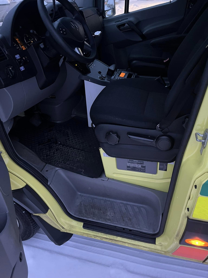 Ambulancia MERCEDES-BENZ Sprinter 319 3.0 ambulance/krankenwagen: foto 11