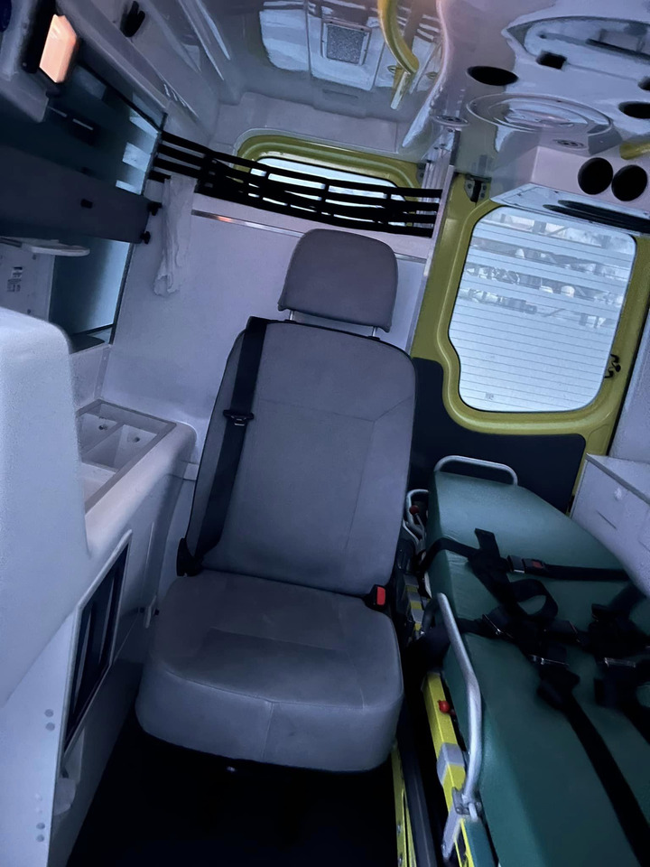 Ambulancia MERCEDES-BENZ Sprinter 319 3.0 ambulance/krankenwagen: foto 6