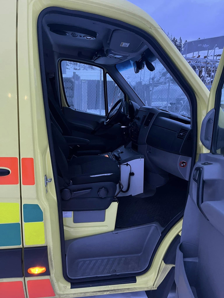 Ambulancia MERCEDES-BENZ Sprinter 319 3.0 ambulance/krankenwagen: foto 12