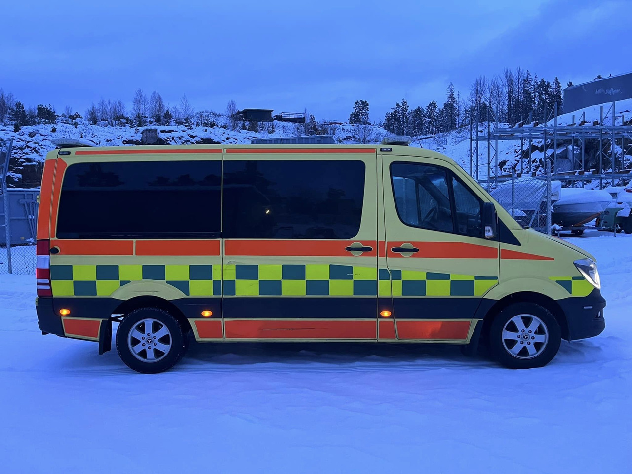 Ambulancia MERCEDES-BENZ Sprinter 319 3.0 ambulance/krankenwagen: foto 4