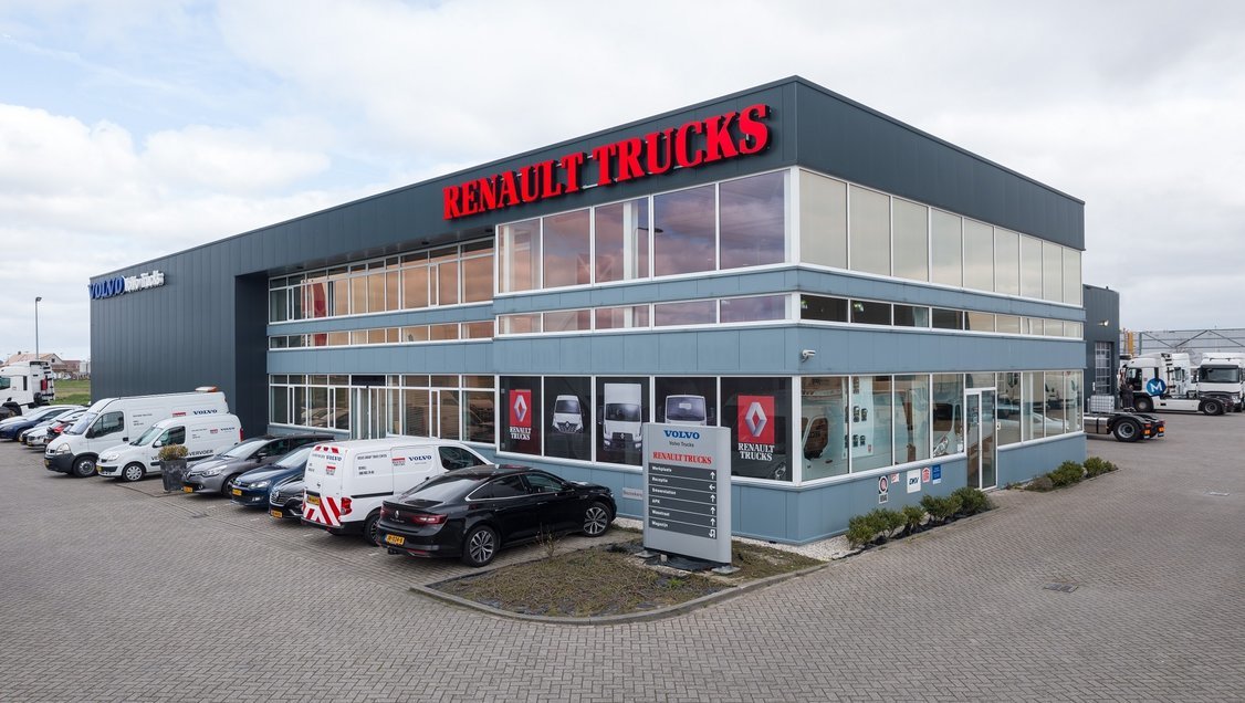 Used Truck Center B.V. - Camiones undefined: foto 1