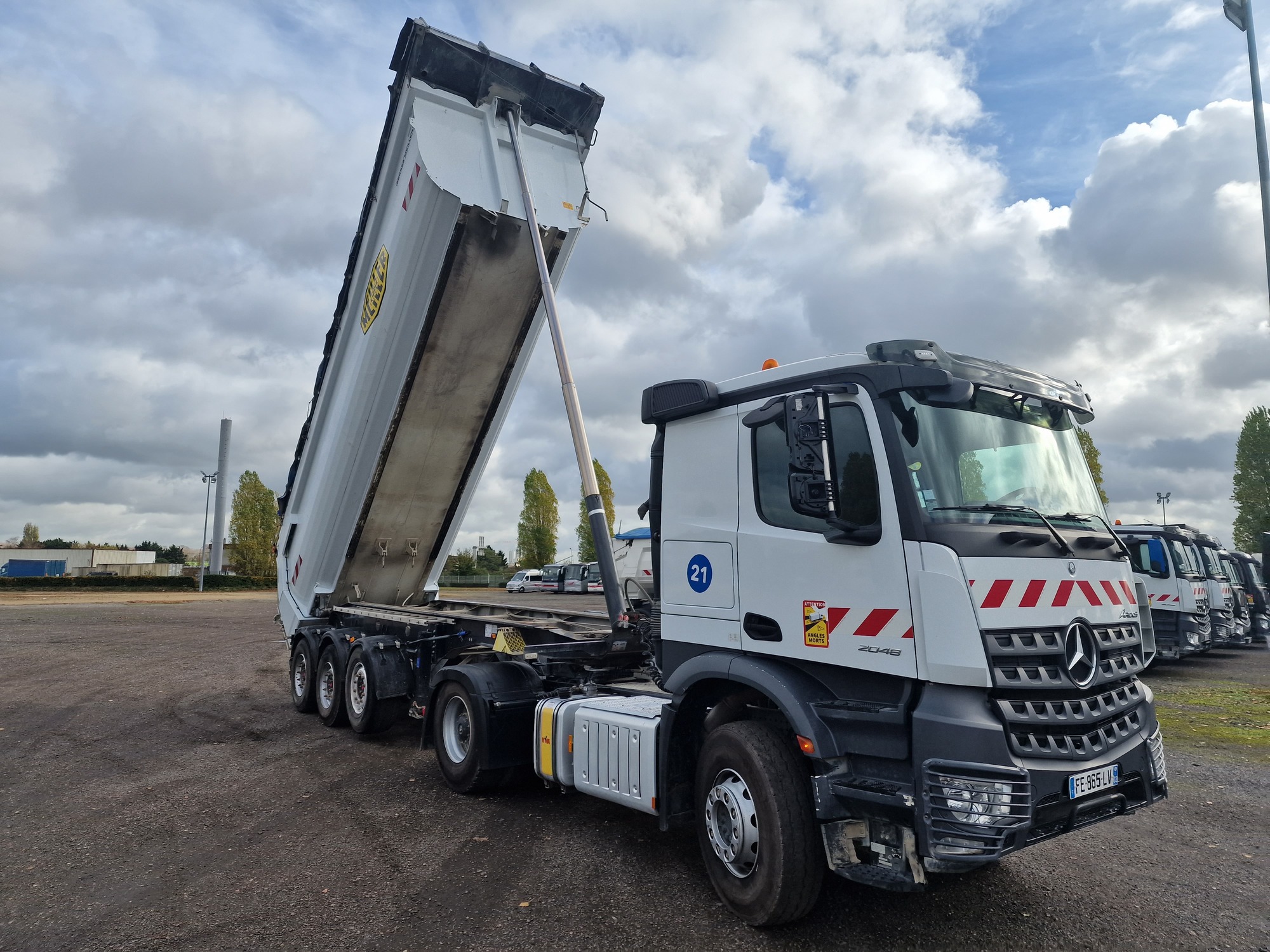 NV TRADING - Vehículos municipales MERCEDES-BENZ undefined: foto 3