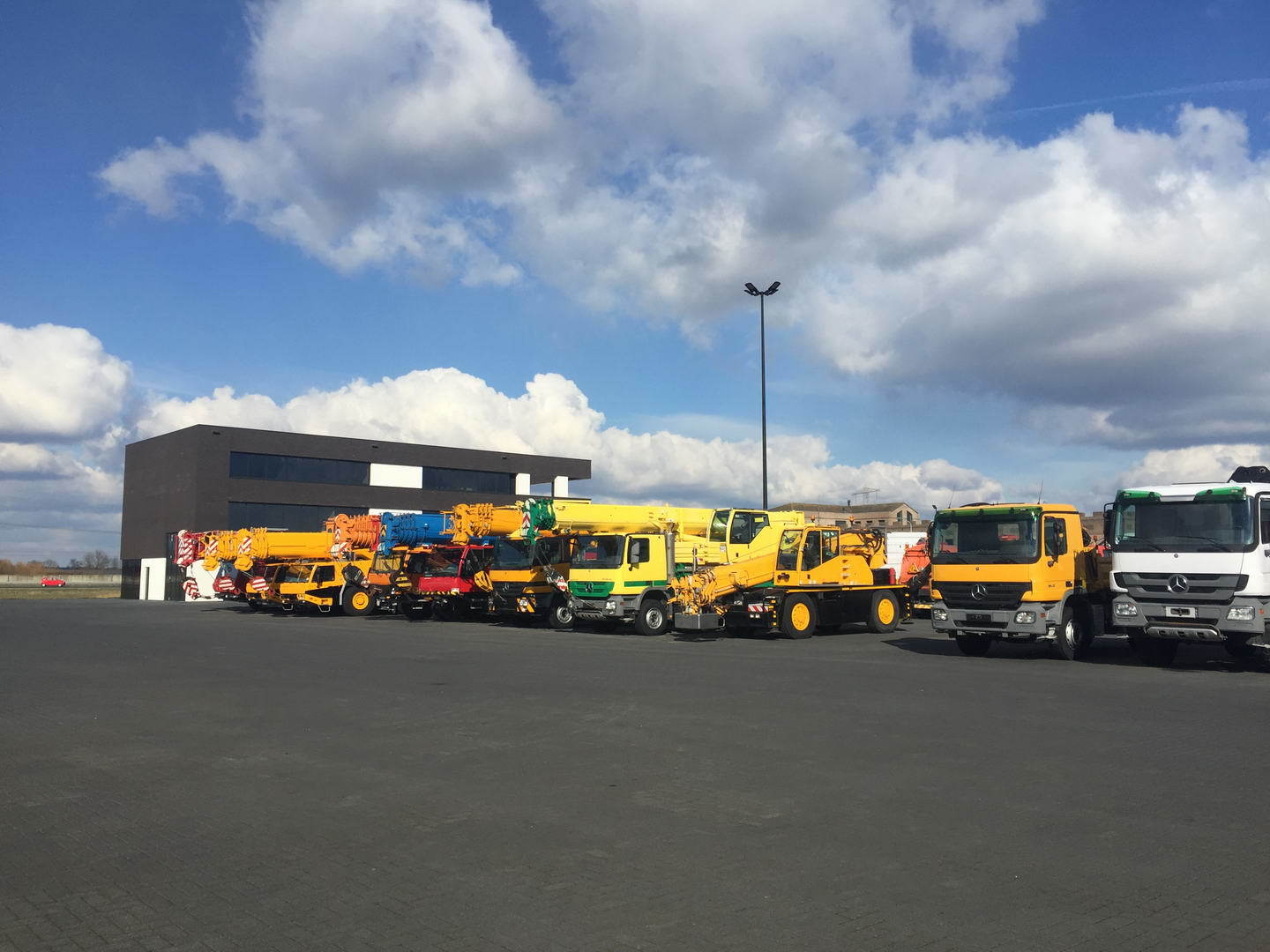 Geurts Trucks B.V. - Cabezas tractoras MERCEDES-BENZ - 8x6, aire acondicionado undefined: foto 5