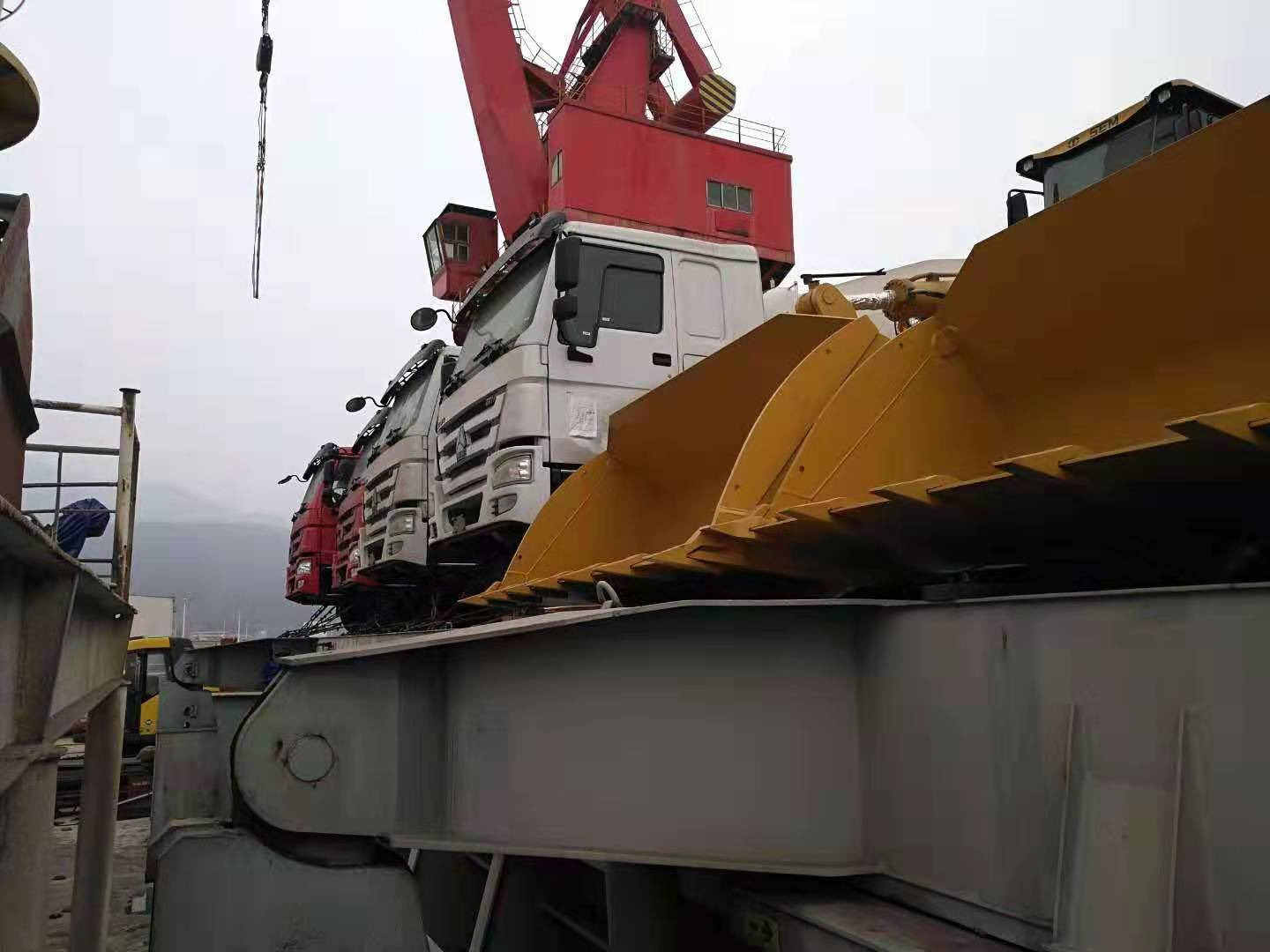 Shandong Guhong Auto Industrial CO., LTD - Camiones - Año: 2019, 6x4, aire acondicionado undefined: foto 9