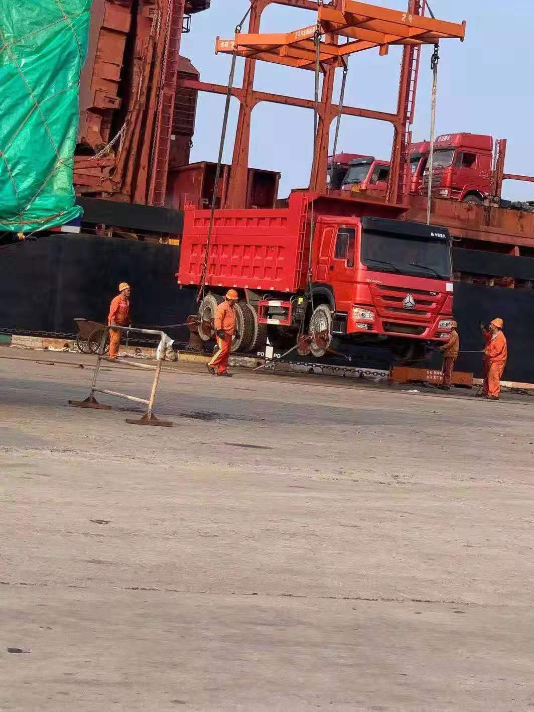 Shandong Guhong Auto Industrial CO., LTD - Camiones - Año: 2019, 6x4, aire acondicionado undefined: foto 5
