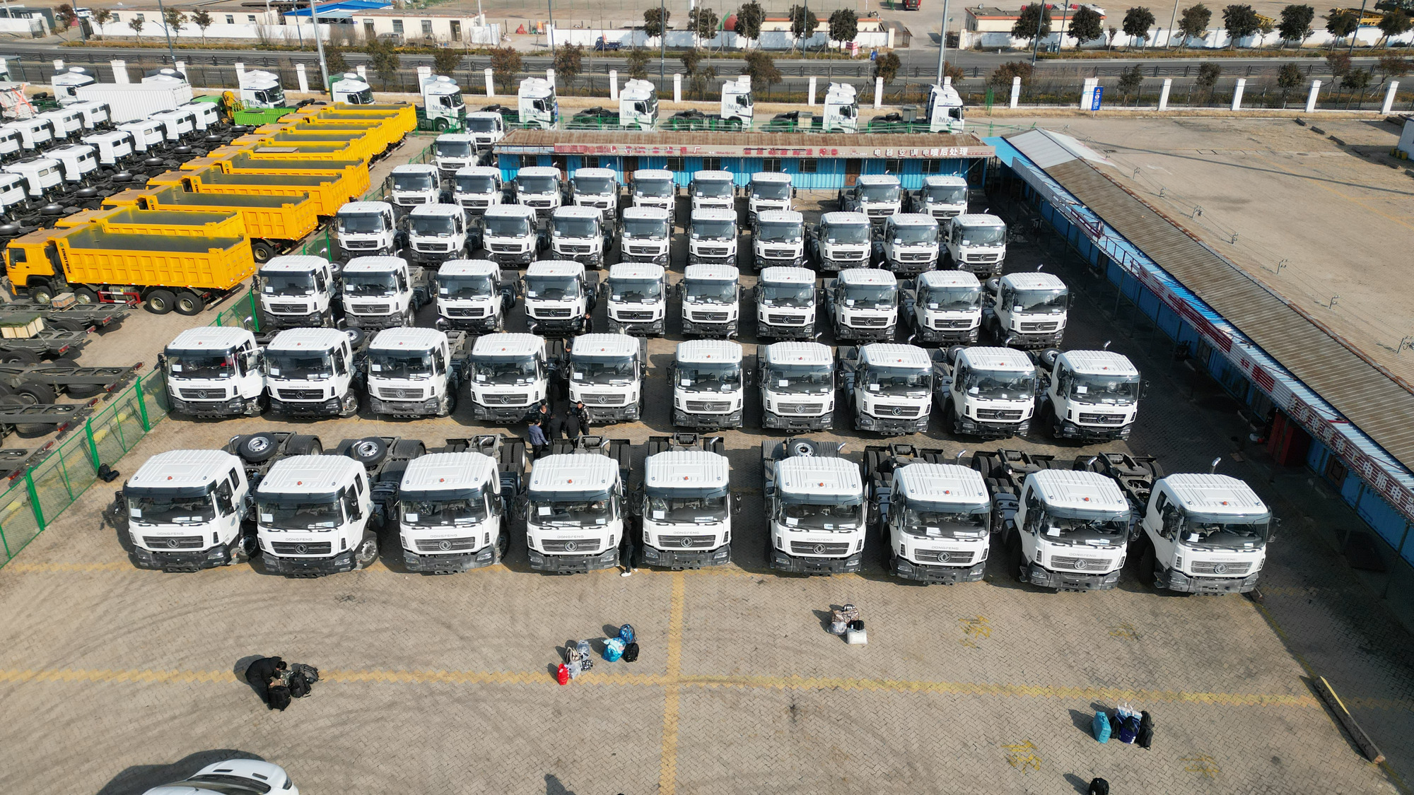 Qingdao Higher Weight Trade Co. LTD - Camiones SINOTRUK HOWO undefined: foto 1