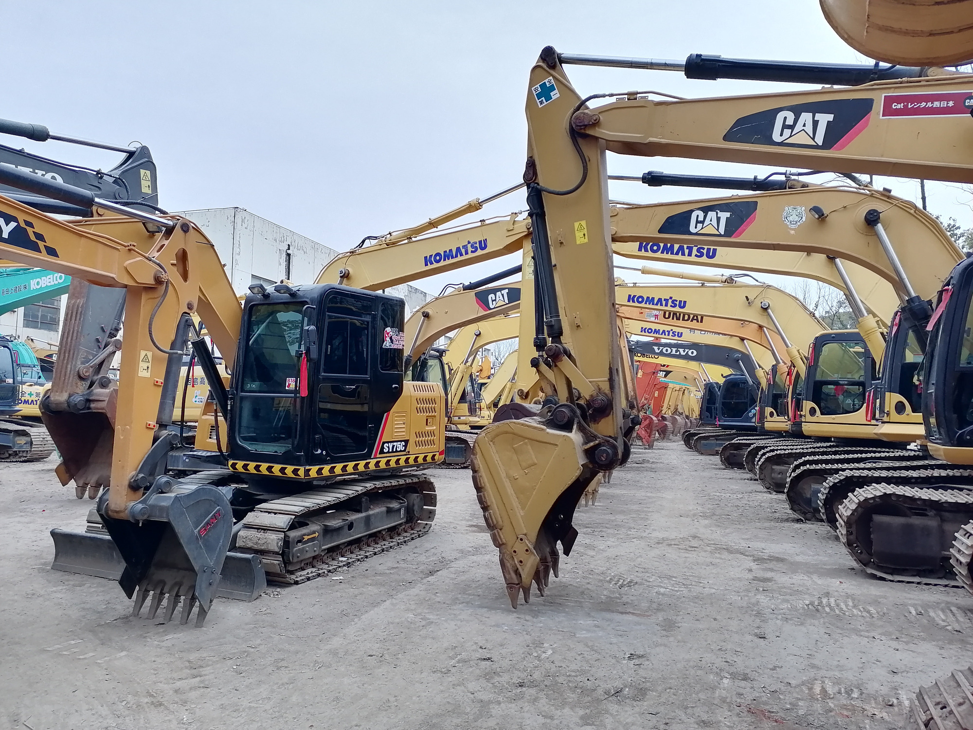 Qingdao Higher Weight Trade Co. LTD - Camiones SINOTRUK HOWO undefined: foto 8