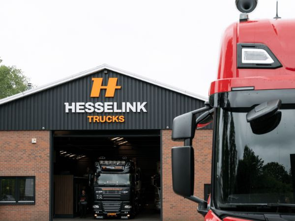Hesselink Trucks B.V. - Furgonetas - Año: 2019, caja de cambios: manual undefined: foto 1