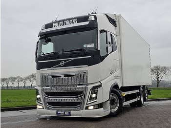 Camión caja cerrada VOLVO FH16 750