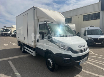 Camión caja cerrada IVECO
