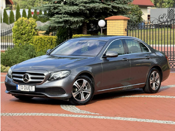 Sedan MERCEDES-BENZ