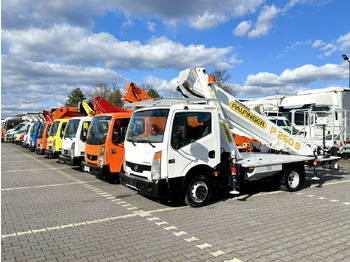 Camión con plataforma elevadora NISSAN