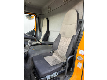 Camión caja cerrada Renault Midlum 220: foto 4 Camión caja cerrada Renault Midlum 220: foto 4