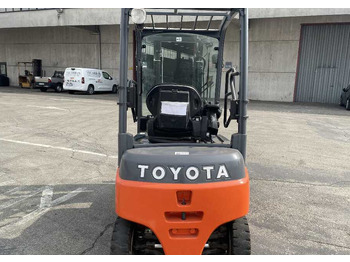 Carretilla elevadora eléctrica TOYOTA Toyota 8 FBM 16T: foto 3