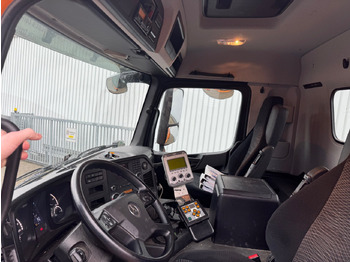 Foto del interior 1: Camión volquete Mercedes-Benz Arocs 2036 AK 4x4 Arocs 2036 AK 4x4, Grounder, Motorabtrieb, Bordmatik, Winterdienstausstattung