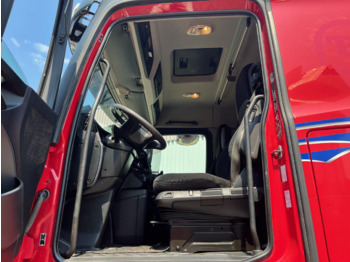 Foto del interior 1: Camión volquete Mercedes-Benz Arocs 2658 K 6x4 Arocs 2658 K 6x4, Retarder, Stahlmulde ca. 11m³, hydr. Heckklappenöffnung