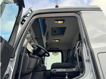 Foto del interior 1: Camión multibasculante nuevo Mercedes-Benz Arocs 4148 K 8x4/4 Arocs 4148 K 8x4/4/45, Turbo-Retarder-Kupplung, Grounder Foto del interior 1: Camión multibasculante nuevo Mercedes-Benz Arocs 4148 K 8x4/4 Arocs 4148 K 8x4/4/45, Turbo-Retarder-Kupplung, Grounder