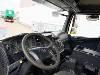 Foto del interior 2: Camión portacontenedor de cadenas Mercedes-Benz Axor 1833 K 4x2 Axor 1833 K 4x2, Gergen TAK 20 Tele-Absetzer