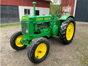 Tractor JOHN DEERE
