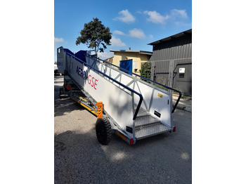 Escalera de pasajeros AERO-GSE stairs Towable stairs with the pedestrian movement ( 2,4-3,8m): foto 2 Escalera de pasajeros AERO-GSE stairs Towable stairs with the pedestrian movement ( 2,4-3,8m): foto 2