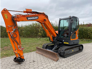Miniexcavadora DOOSAN DX63-3