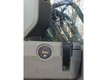 Excavadora de cadenas CAT 320FL: foto 5