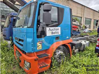 Camión chasis IVECO